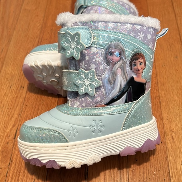 Disney Frozen II • light up winter boots with faux fur lining Size 9 - Picture 4 of 12
